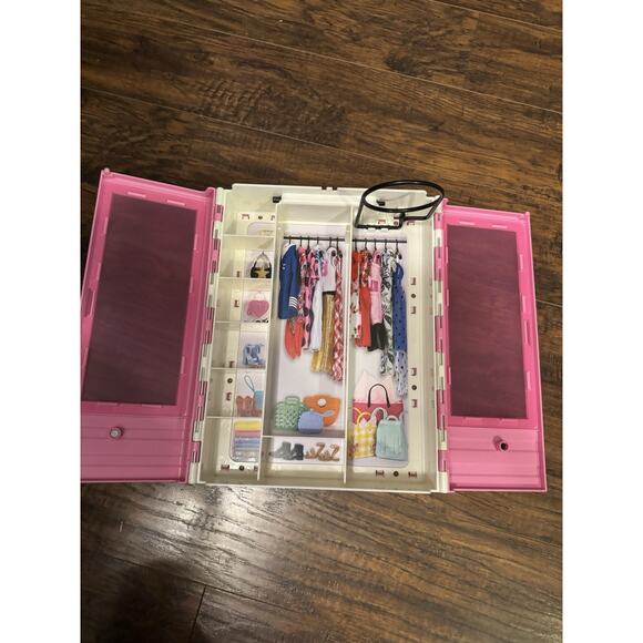 Barbie Closet Fashionistas Ultimate Portable Carrying Case Pink Mattel - Picture 2 of 4